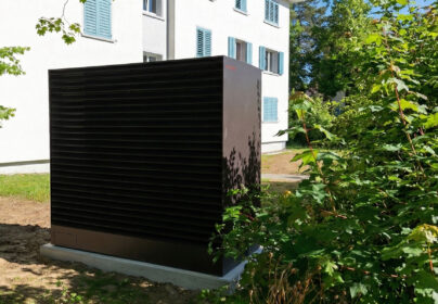 ADAPT MAX LOSTE DE UITDAGING VAN STILLE VERWARMING OP IN EEN ZWITSERS APPARTEMENTENCOMPLEX