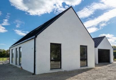 EEN DOORDACHT ONTWORPEN GEZINSWONING, HET HELE JAAR COMFORTABEL
